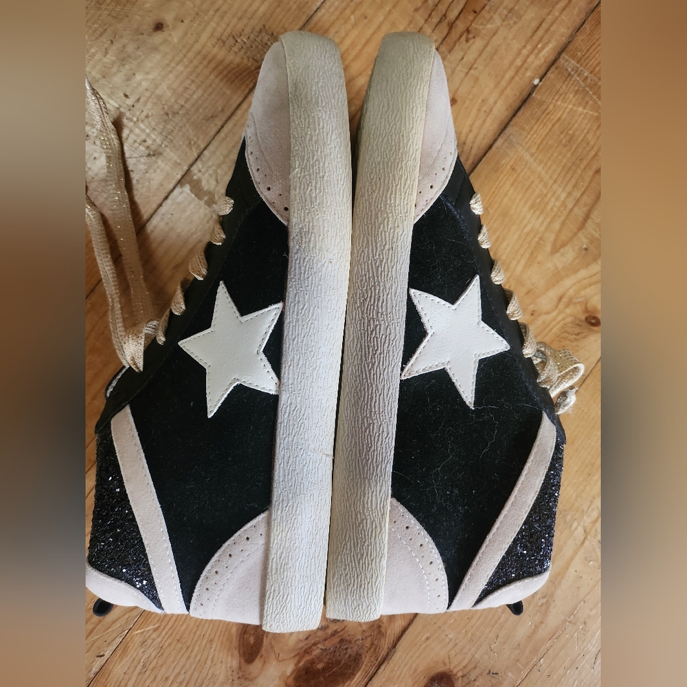 Shoes - Picture 2 of 7